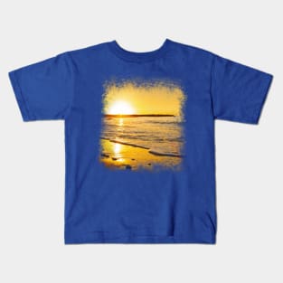 Amanecer en la playa Kids T-Shirt